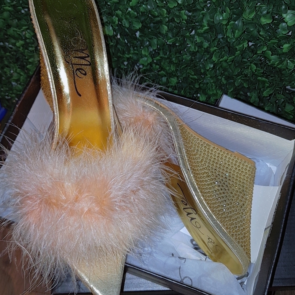 ME Makeover Essentials Gold Heels with Peach Fur